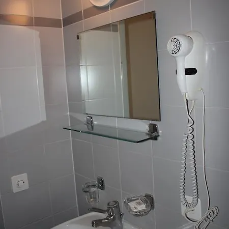 Garni Bar Sport 2* Мендризио